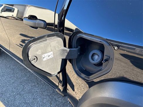 Used 2023 Chevrolet Colorado Trail Boss image 22