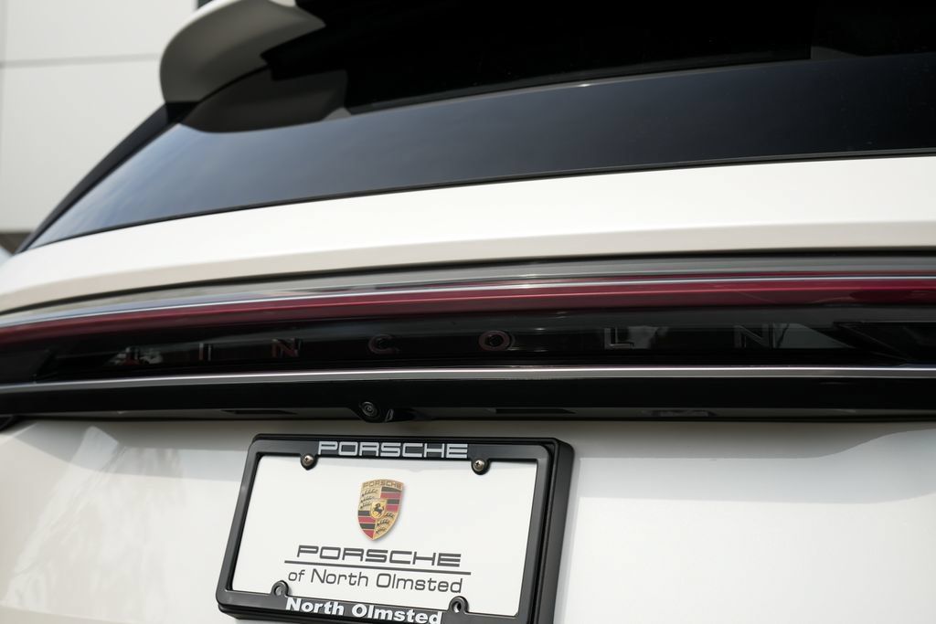 Used 2025 Lincoln Nautilus Premier AWD/4WD image 17