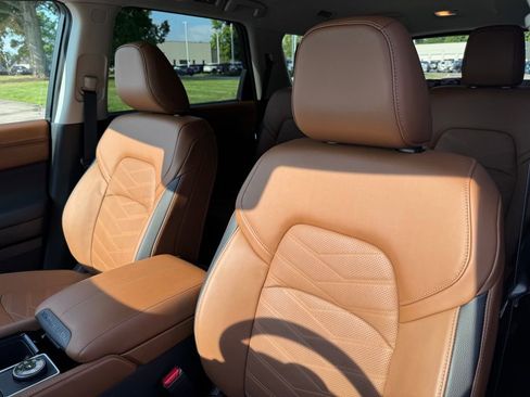 Used 2025 Nissan Pathfinder Platinum image 15