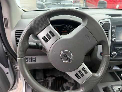 Used 2019 Nissan Frontier SV image 9