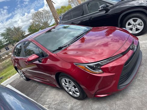 Used 2025 Toyota Corolla LE image 3