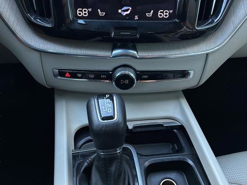 Used 2021 Volvo XC60 T5 Inscription w/ Protection Package Premier FWD image 19