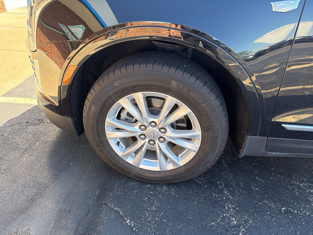 Used 2023 Cadillac XT5 Luxury FWD image 2