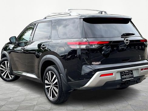 Used 2024 Nissan Pathfinder Platinum image 11