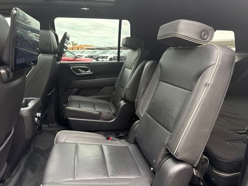 Used 2023 GMC Yukon XL SLT AWD/4WD image 11