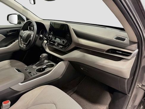 Used 2023 Toyota Highlander LE AWD/4WD image 24