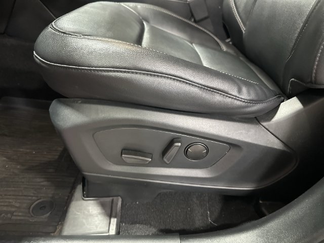 Used 2021 Ford Explorer Limited w/ Equipment Group 301A AWD/4WD image 18