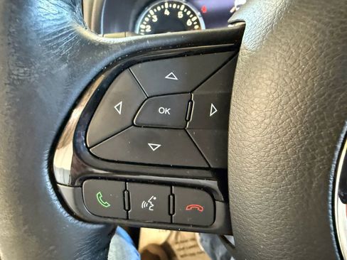 Used 2017 Jeep Renegade Altitude image 19