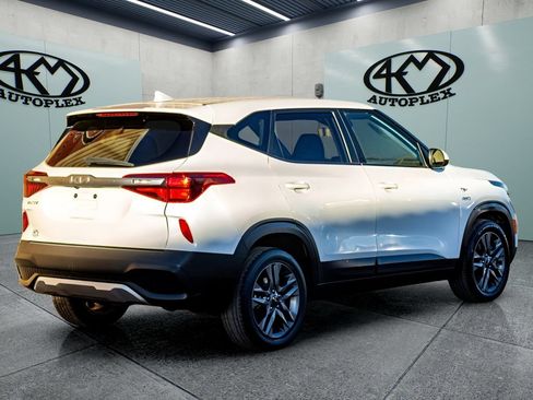 Used 2023 Kia Seltos LX AWD/4WD image 3
