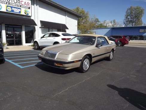 Used 1992 Chrysler LeBaron LX FWD image 1