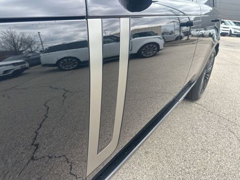 Used 2023 Land Rover Range Rover SE image 9