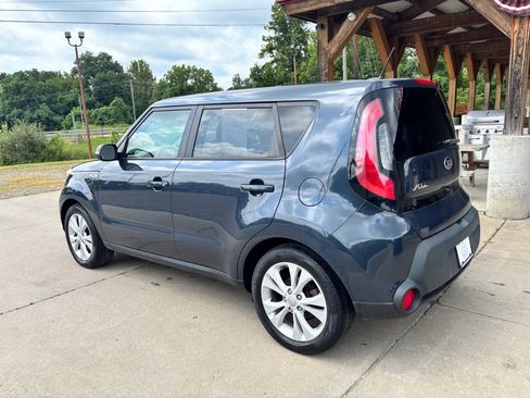 Used 2014 Kia Soul + w/ Audio Package FWD image 2