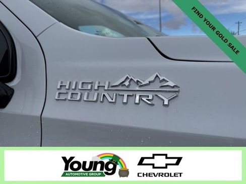 New 2026 Chevrolet Suburban High Country image 10