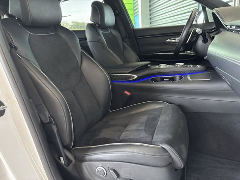Used 2022 Genesis GV70 3.5T Sport w/ Sport Prestige Package AWD/4WD image 24
