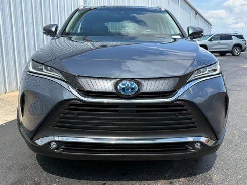 Used 2024 Toyota Venza XLE AWD/4WD image 14