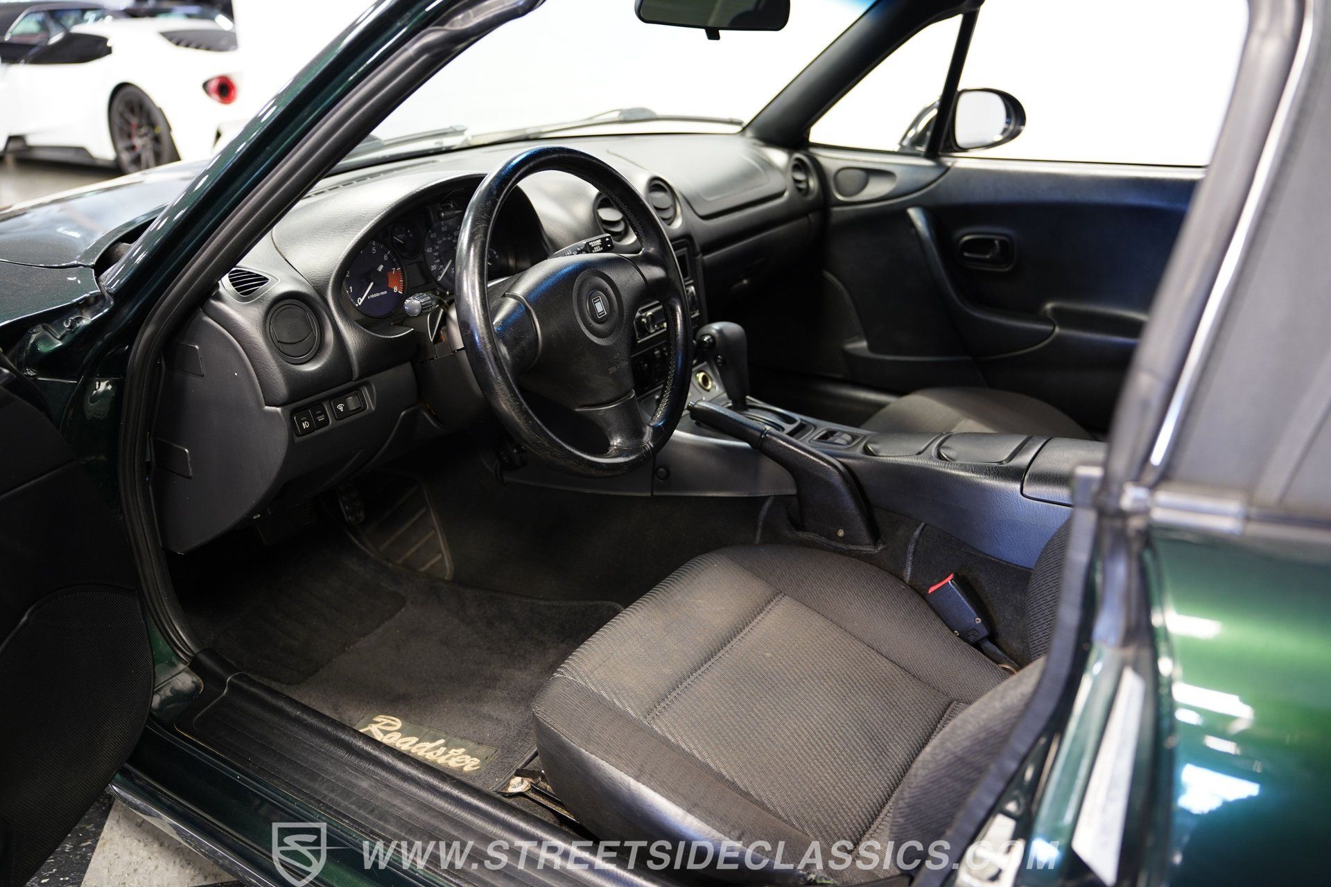 Used 1999 MAZDA MX-5 Miata RWD image 4