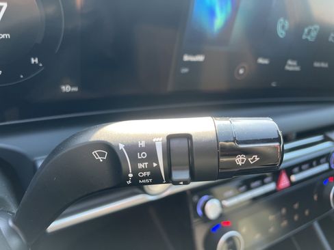 Certified 2025 Hyundai Santa Cruz SEL image 14