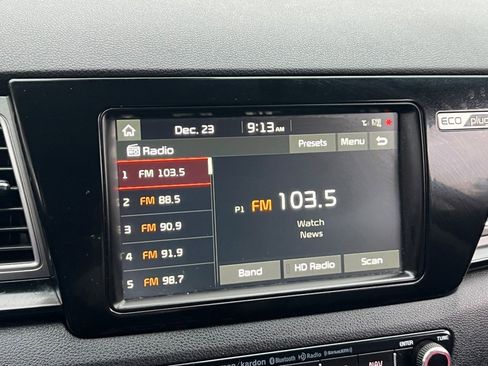 Used 2018 Kia Niro EX Premium image 16