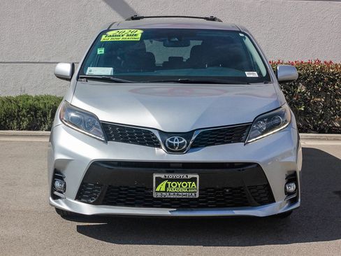 Used 2020 Toyota Sienna SE w/ Carpet Mat Package image 2