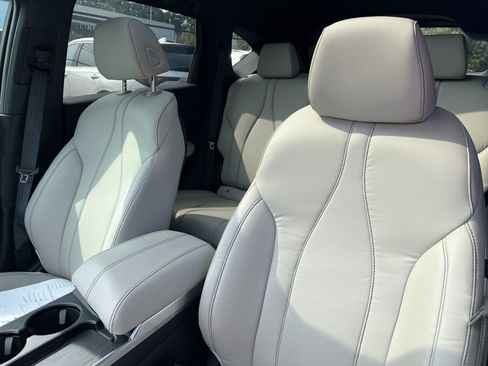 Certified 2025 Acura RDX SH-AWD image 9