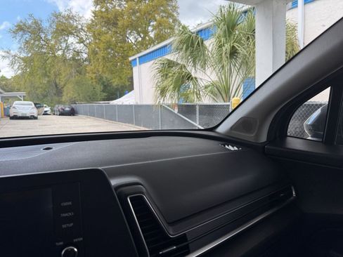 Used 2025 Kia Sportage LX image 33