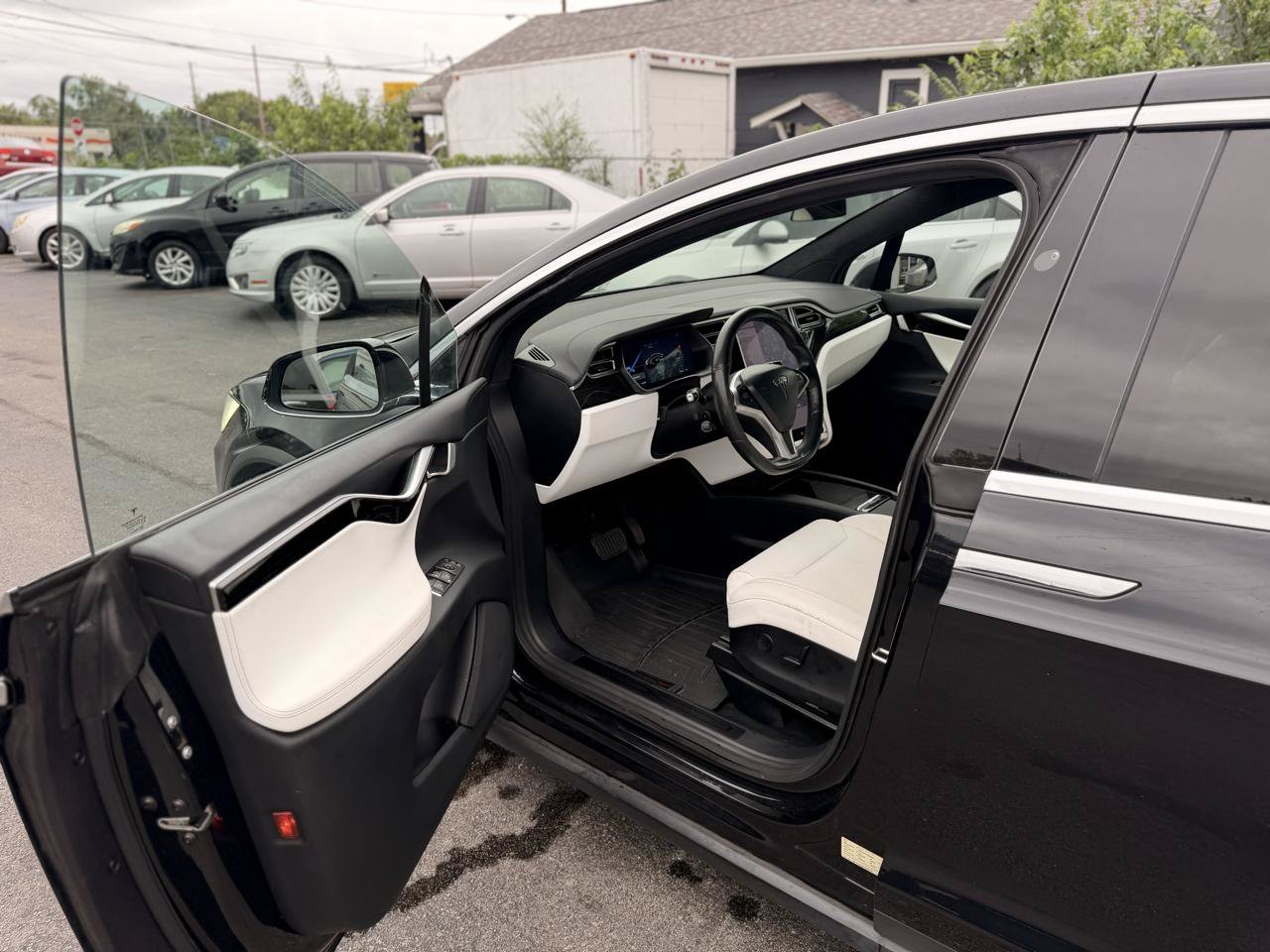 Used 2017 Tesla Model X 75D AWD/4WD image 26