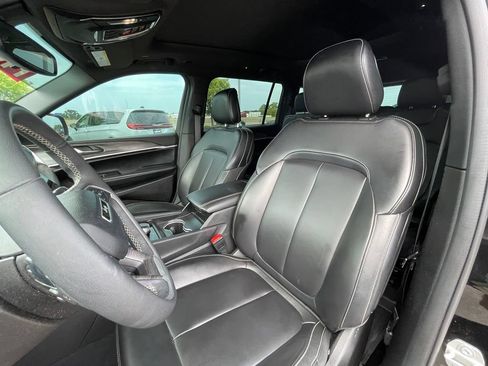Used 2024 Jeep Grand Cherokee L Limited w/ Black Appearance Package AWD/4WD image 22