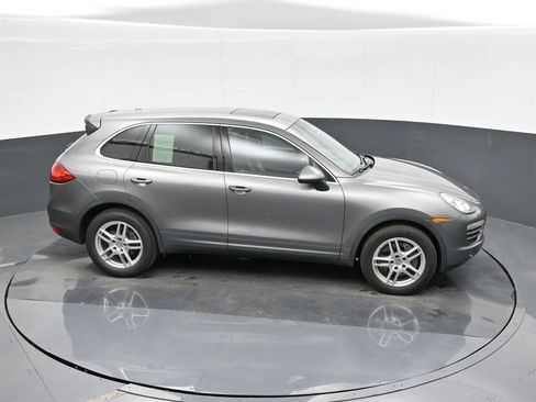 Used 2014 Porsche Cayenne image 31