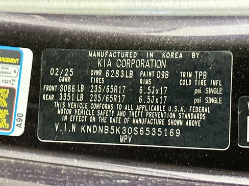 Used 2025 Kia Carnival FWD image 12