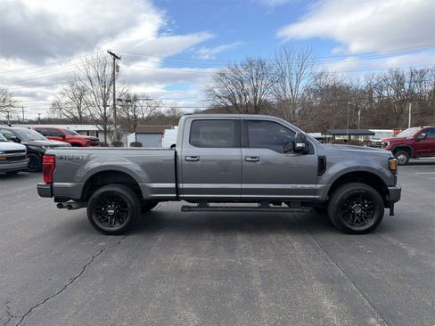 Used 2022 Ford F350 Lariat w/ Black Appearance Package image 9