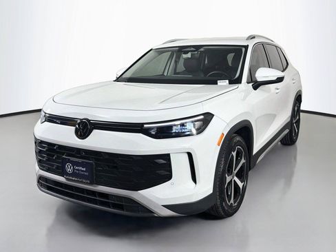 Certified 2026 Volkswagen Tiguan SE FWD image 1