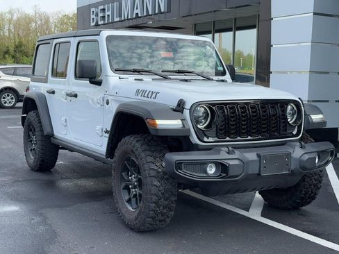 Used 2025 Jeep Wrangler Unlimited Sport AWD/4WD image 2