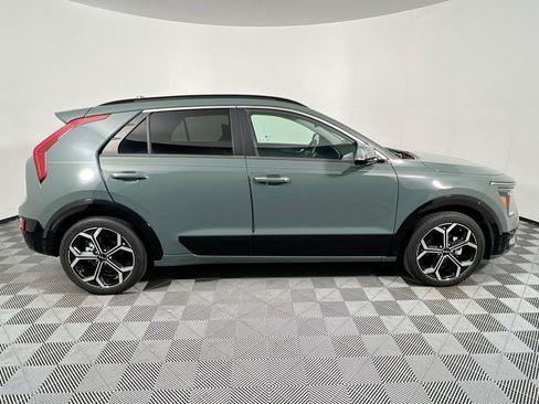 New 2025 Kia Niro Wave image 2