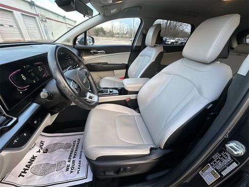 Used 2023 Kia Sportage EX image 11