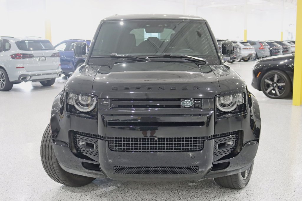 Used 2025 Land Rover Defender 110 X-Dynamic SE AWD/4WD image 9