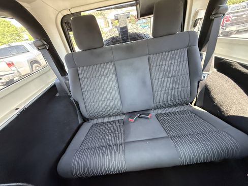 Used 2012 Jeep Wrangler Rubicon w/ PWR Convenience Group image 11