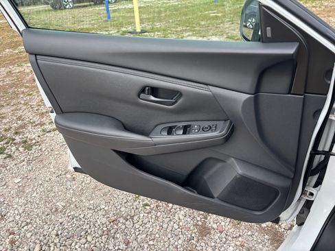 Used 2025 Nissan Sentra S image 18