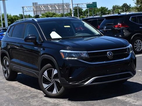 Certified 2024 Volkswagen Taos SE AWD/4WD image 2