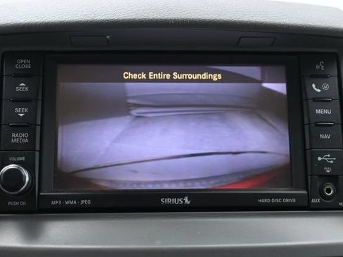 Used 2010 Chrysler Town & Country Limited FWD image 20