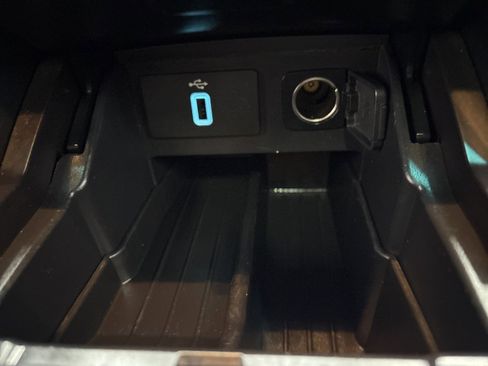 Used 2017 Ford Explorer XLT w/ Equipment Group 202A image 21