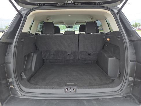 Used 2017 Ford Escape SE w/ SE Cold Weather Package FWD image 18