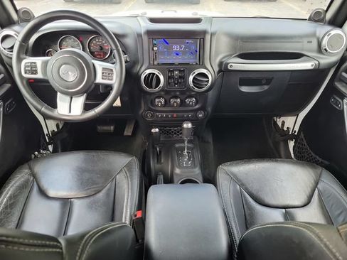 Used 2014 Jeep Wrangler Unlimited Rubicon AWD/4WD image 11