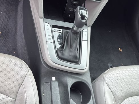 Used 2020 Hyundai Elantra Limited image 21