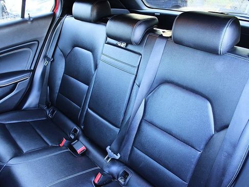 Used 2018 Mercedes-Benz GLA 250 image 9