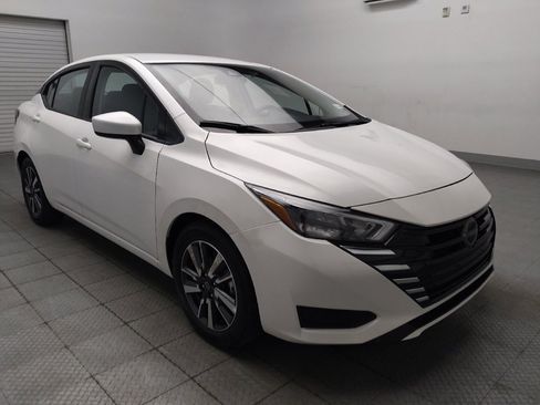 Used 2025 Nissan Versa SV FWD image 13