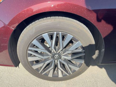 Used 2025 Nissan Altima 2.5 SV image 9