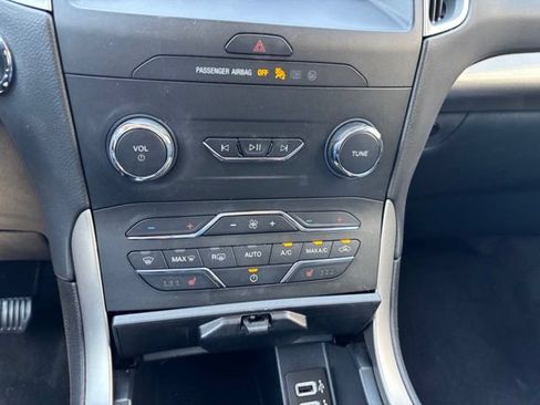 Used 2020 Ford Edge SEL AWD/4WD image 18