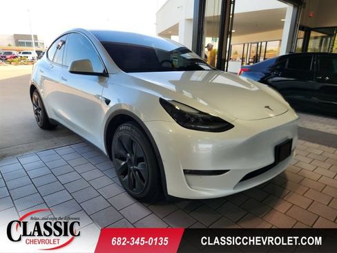 Used 2025 Tesla Model Y Long Range AWD/4WD image 1