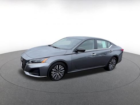 Used 2024 Nissan Altima 2.5 SV image 8