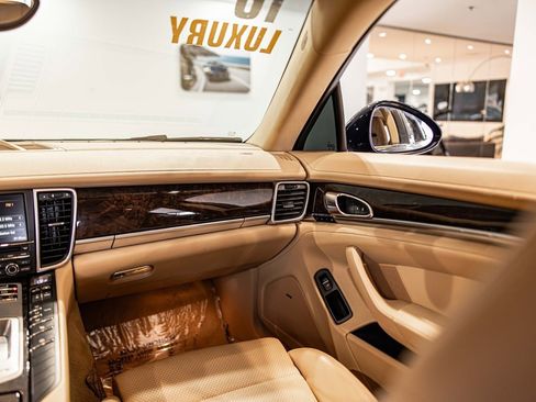 Used 2016 Porsche Panamera 4 image 39